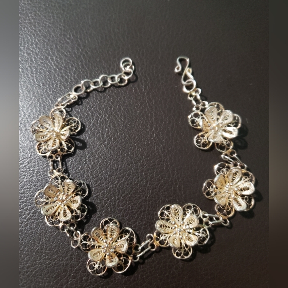 Elegant Gold Flower Bracelet